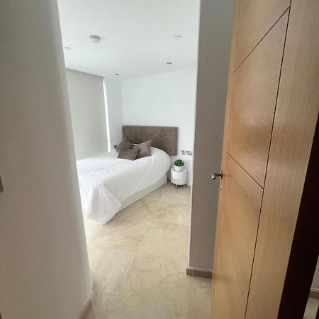 Modern Central 1 Bedroom Apartment With Rooftop Spa Gibilterra Esterno foto