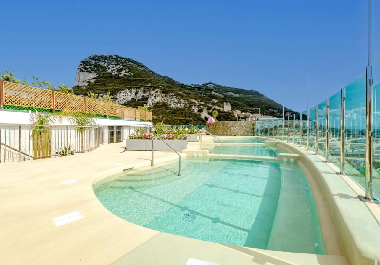 Modern Central 1 Bedroom Apartment With Rooftop Spa Gibilterra Esterno foto