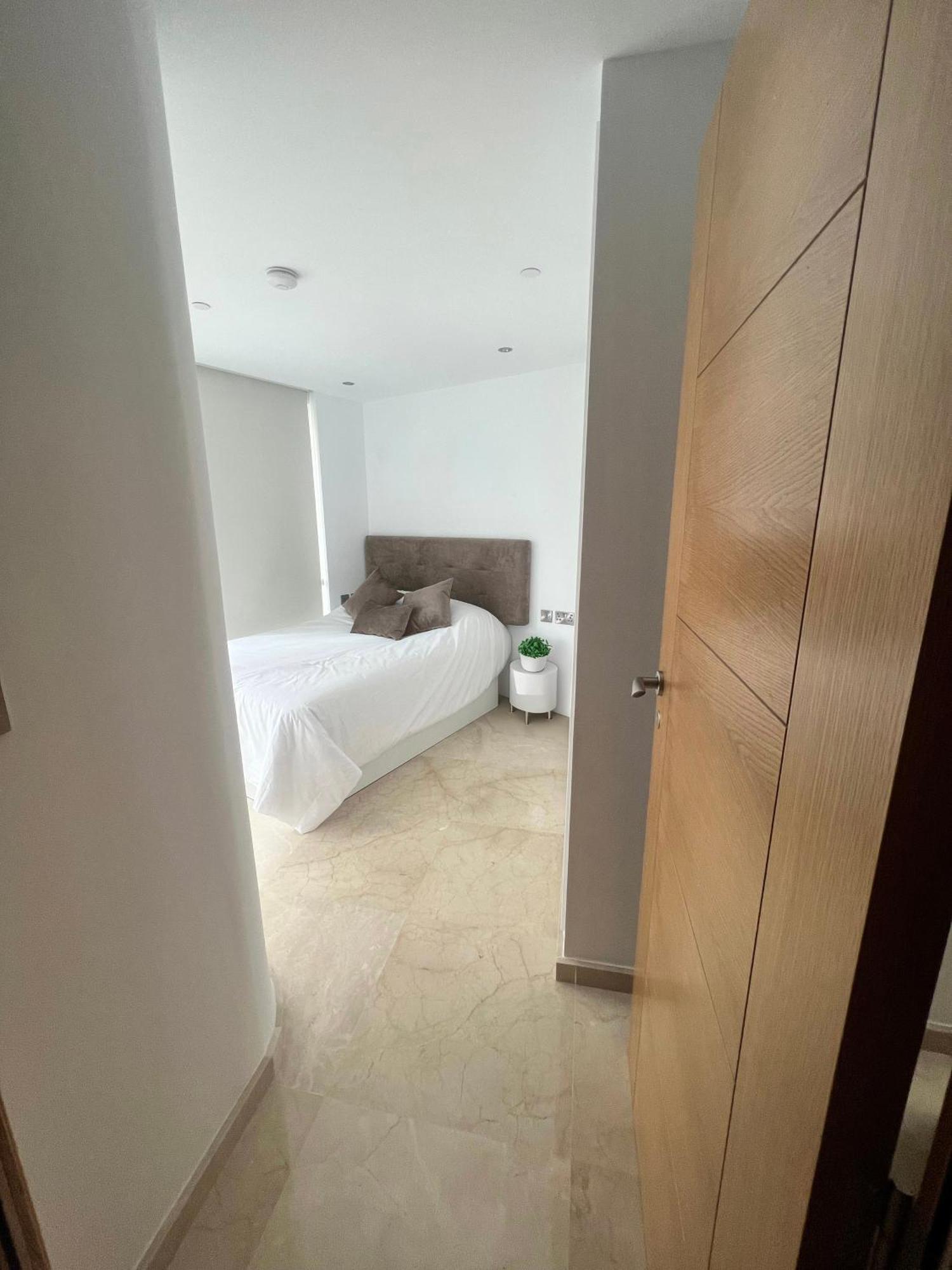 Modern Central 1 Bedroom Apartment With Rooftop Spa Gibilterra Esterno foto